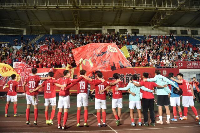 美媒：雷霆打破勇士73胜9负纪录的概率已经升至29%（美媒称雷霆改写勇士73胜9负纪录的几率升至29%）