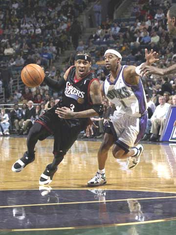 火箭末节三分爆发险胜快船（火箭末节三分雨发威险胜快船）