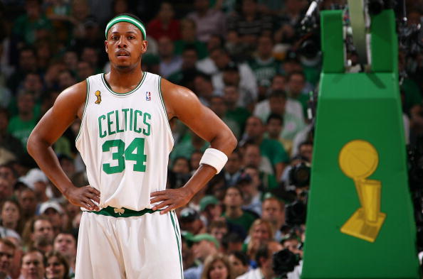 连续两赛季带不同球队欧战做客安菲尔德，阿隆索成历史第三人（阿隆索连续两季率不同球队欧战作客安菲尔德，成史上第三人）