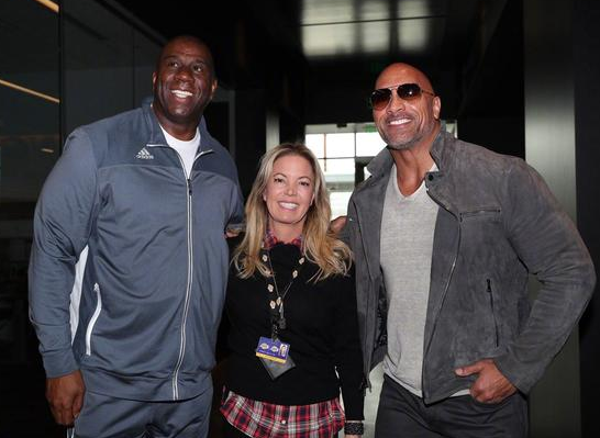 跟队：拉菲尼亚参加了训练一切正常，预计能首发出战法兰克福（随队：拉菲尼亚训练无碍，预计首发迎战法兰克福）