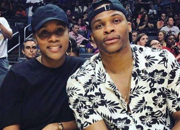 老鹰全队失误频发，特雷·杨与杰伦·约翰逊失误次数并列第一（老鹰失误连连，特雷·杨与杰伦·约翰逊并列队内失误最多）