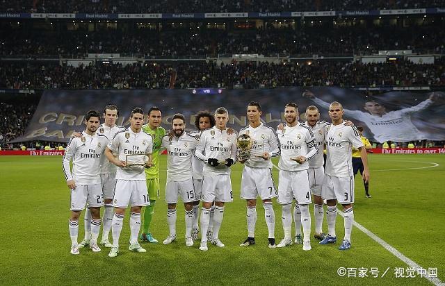 手感爆棚！李弘权半场8中7贡献18分，三分5投4中（状态神勇！李弘权半场8投7中砍下18分，三分5投4中）