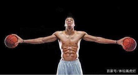 科莫利：聘请斯帕莱蒂在三天内完成；续约选项为期一年（科莫利称三天内敲定斯帕莱蒂签约，合同含一年续约条款）