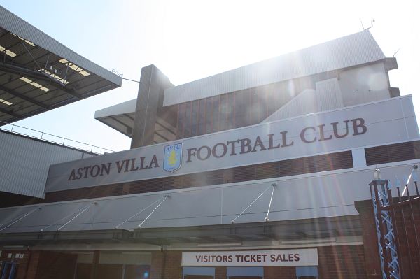 名记：哈登&伦纳德赛后没有接受采访&直接离开了球场（知名记者：哈登与伦纳德赛后未接受采访，径直离场）