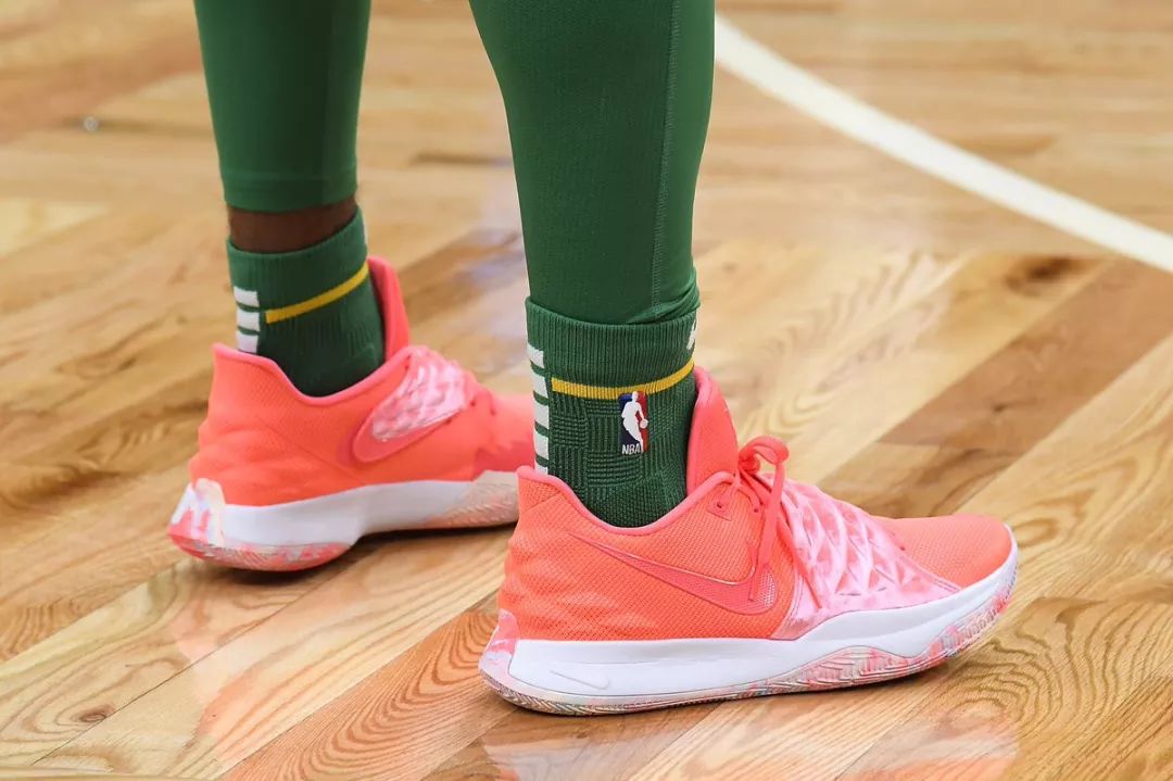 布伦森狂砍35分，命中率超6成，尼克斯晋级将面对魔术（布伦森高效砍35分命中率逾六成，尼克斯晋级将战魔术）