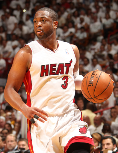 曼联客场险胜切尔西红魔重回榜首（曼联客场险胜切尔西，红魔重登积分榜首）