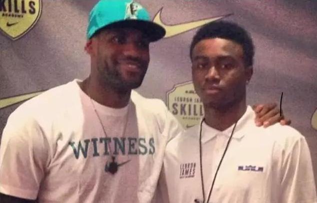 魔术主帅谈生病离场：我感觉头晕目眩，对阵绿军可以正常指挥（魔术主帅谈病退：曾头晕目眩，战凯尔特人照常指挥）