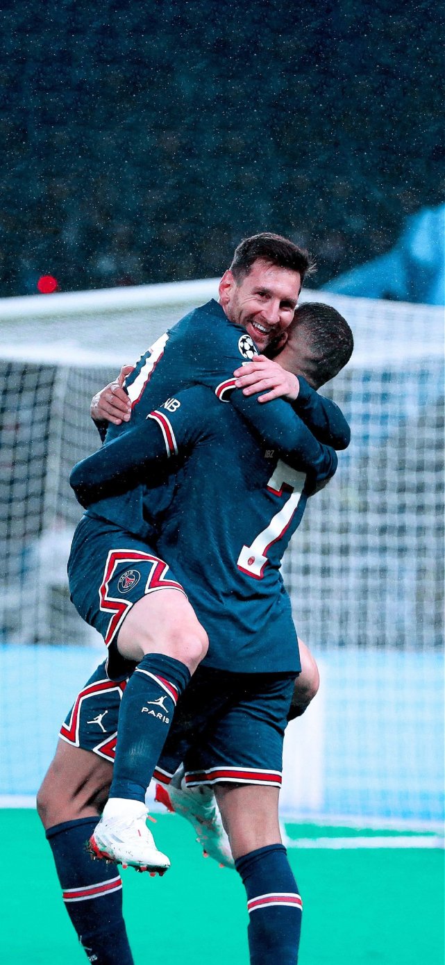 东体：河南球迷反思心态有点飘，俱乐部人士提到“大热必死”（东体：河南球迷自省心态有些浮，俱乐部人士称热门易翻车）