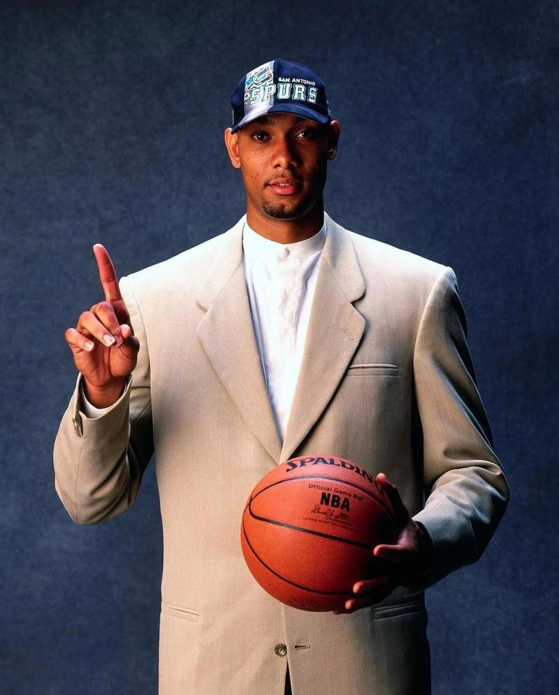 兑现天赋！弗拉格面对掘金半场10中9爆砍22分4板4助1断1帽（天赋尽显！弗拉格对阵掘金半场10投9中轰下22分4板4助1断1帽）