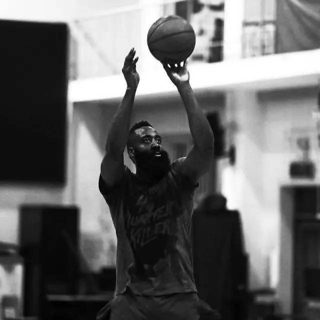 足球+音乐会，河南主帅拉莫斯当乐团指挥&阿奇姆彭等球员参加（当足球遇见音乐：河南主帅拉莫斯执棒，阿奇姆彭等球员助阵）