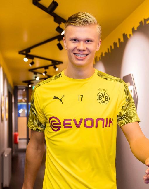 半场战报：克雷莫内塞0-0莱切（半场战况：克雷莫内塞与莱切互交白卷）