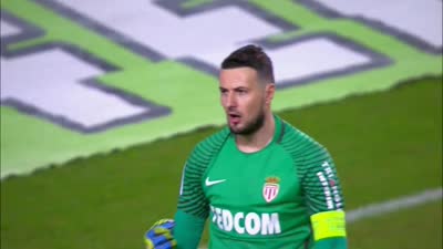 球队取胜后送亚泰降级，海牛球迷在退场时高喊“亚泰降级啦”（海牛取胜致亚泰降级，退场球迷齐声喊“亚泰降级啦”）