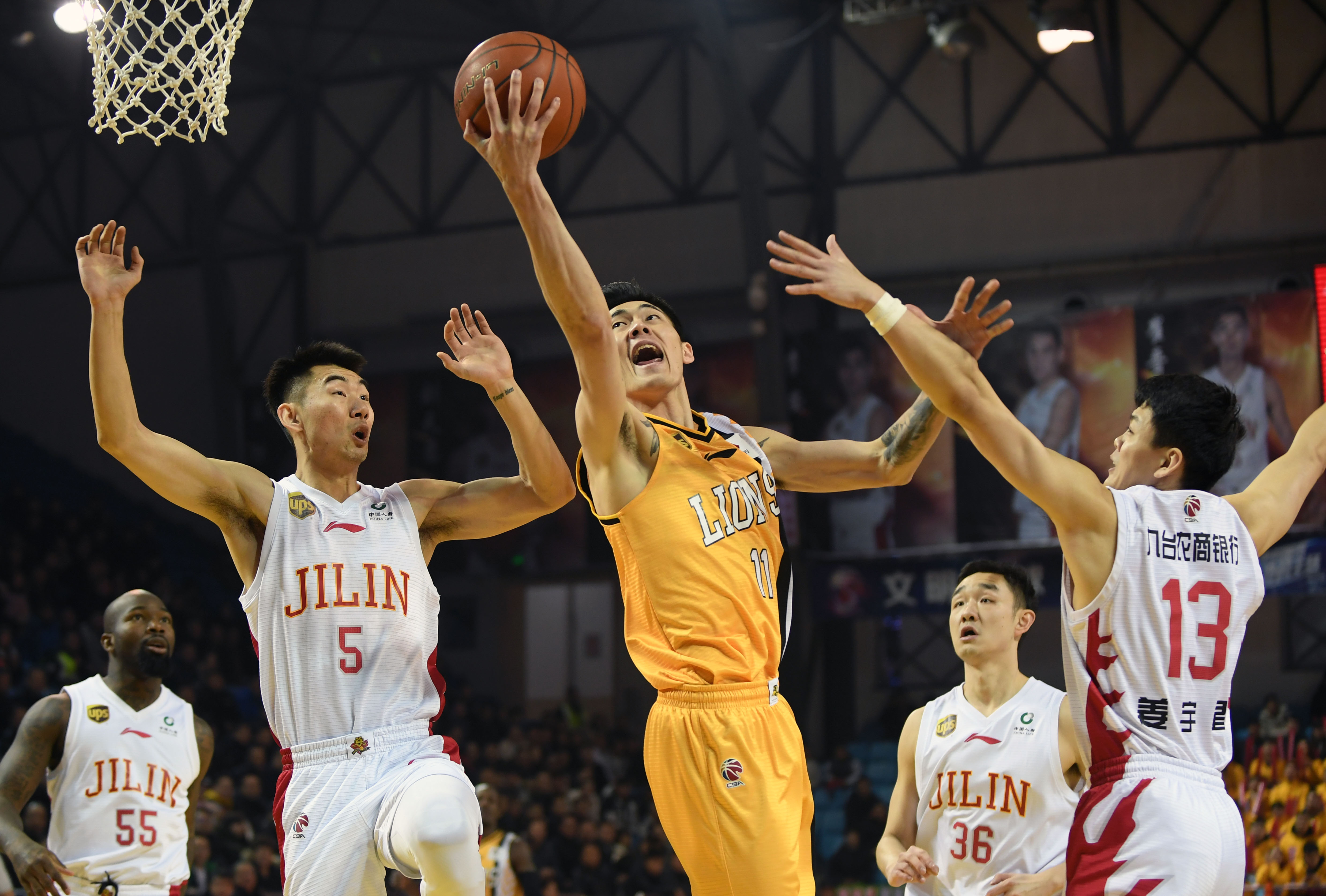 意超杯决赛半场：内雷斯世界波破门，那不勒斯1-0博洛尼亚（意超杯决赛半场：内雷斯世界波建功，那不勒斯暂1-0领先博洛尼亚）