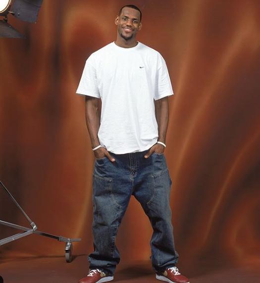 王朝还没建就要倒塌？惨遭马刺三杀雷霆暴露短板，该效仿17年勇士（雷霆遭马刺三连击短板尽显，王朝未立先遇危机？或应借鉴2017勇士之道）