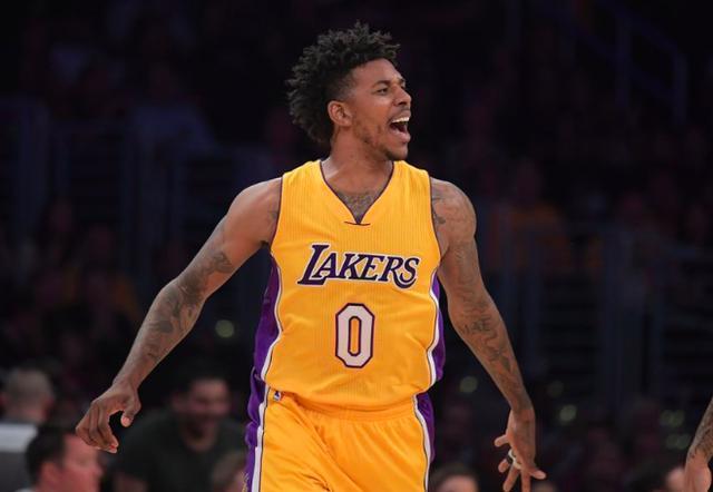 每体：巴萨对梅西重返诺坎普不知情，不清楚他是如何进入的（每体：巴萨并不知晓梅西重返诺坎普，其入场方式成谜）