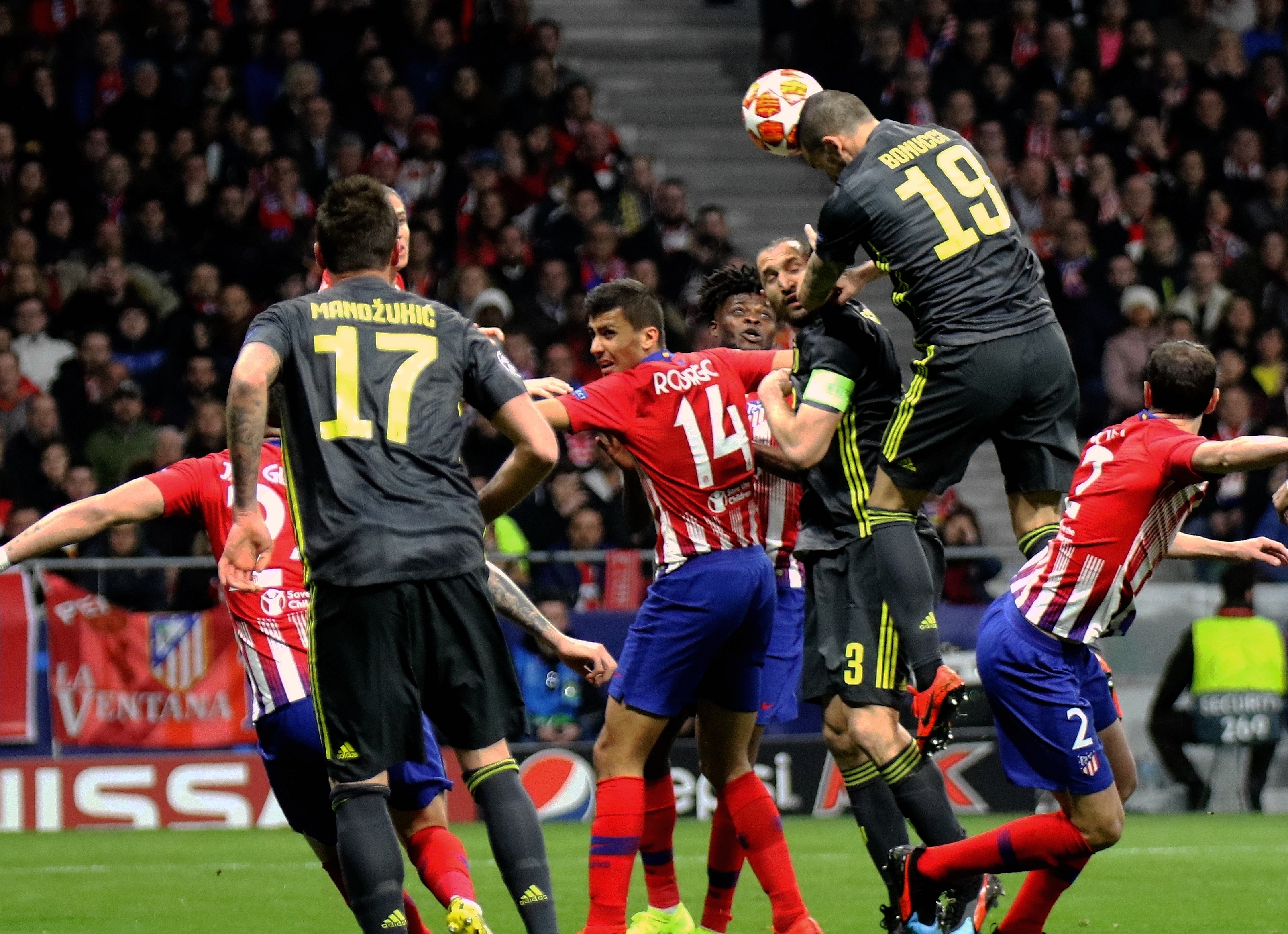 拜仁客战海登海姆：凯恩领衔，卡尔、迪亚斯、格雷罗首发（拜仁客场对阵海登海姆：凯恩领衔，卡尔、迪亚斯、格雷罗先发）