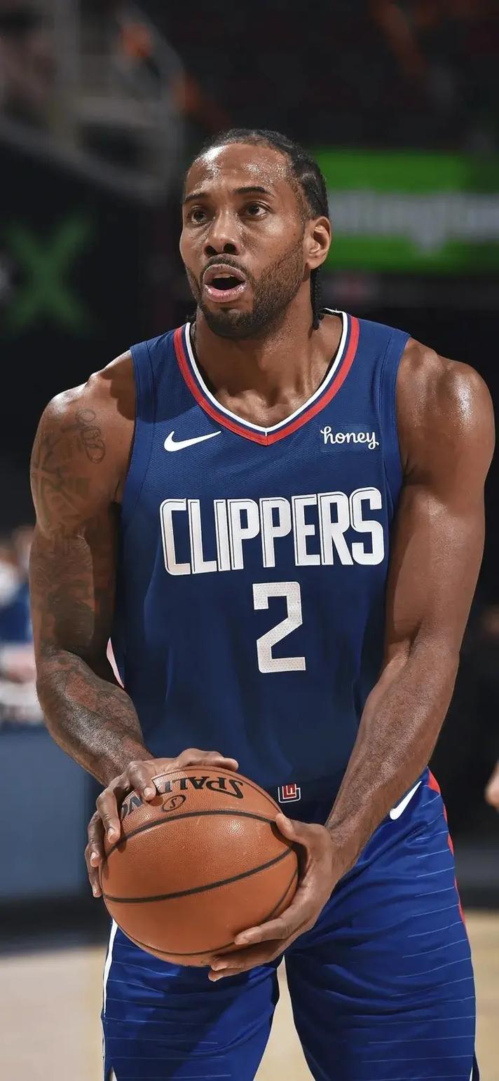 媒体大V热议南京再办重大足球赛事 苏超带动足球热，预祝新江苏队早日落地南京!（南京再办重磅足球赛引大V热议：苏超引爆球市，盼新江苏队早日落户南京）