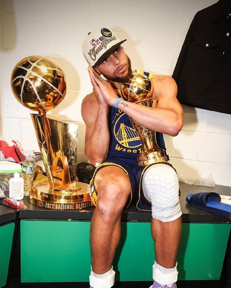 狼王归位！森林狼官方晒组照：加内特穿上球队经典球衣（狼王重归！森林狼发布组照：加内特身披球队经典战袍）