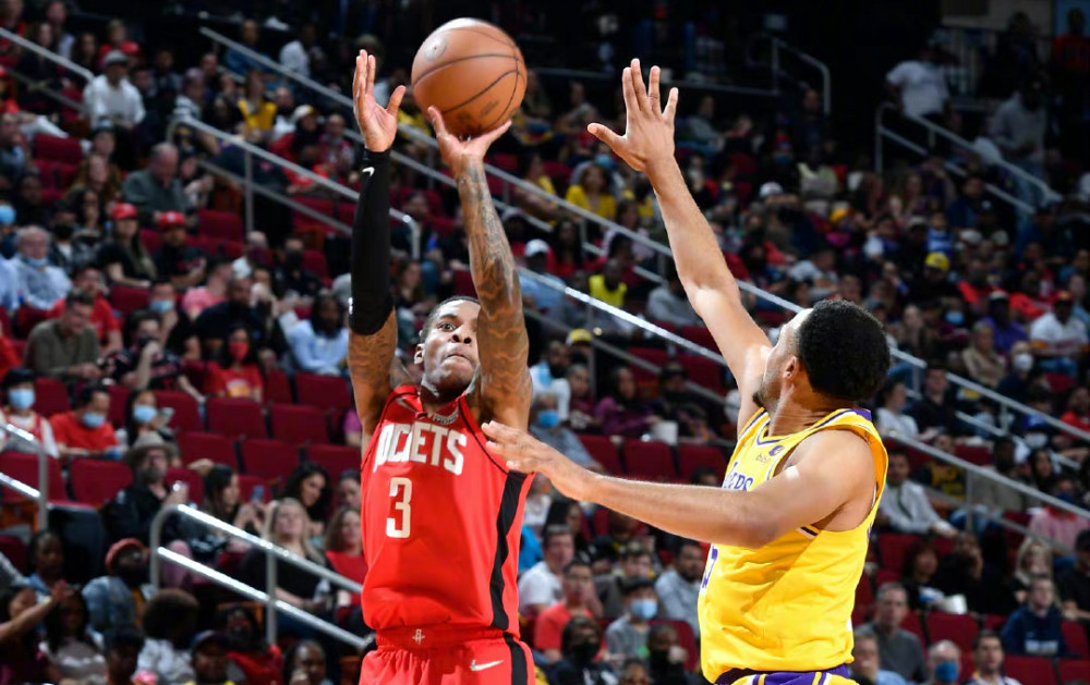 勒沃库森CEO：皇马没给阿隆索应有尊重，随时欢迎他回药厂（勒沃库森CEO：皇马未给予阿隆索足够尊重，药厂随时欢迎他回归）