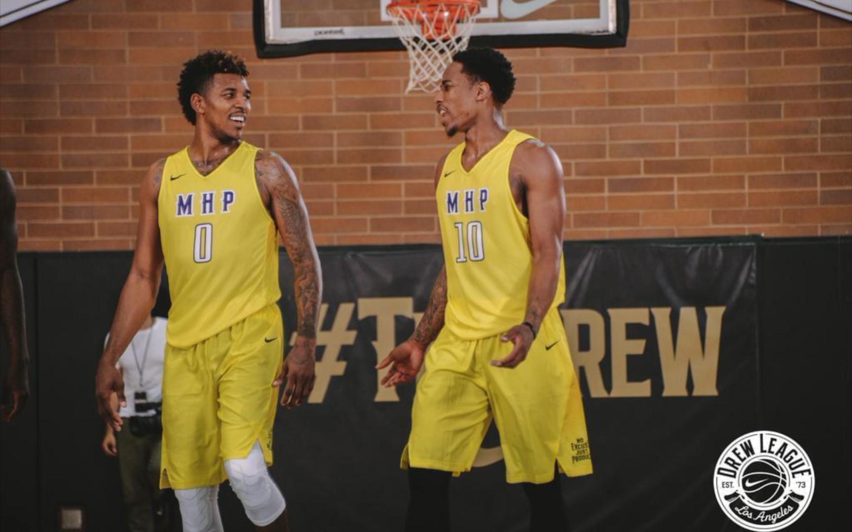 湖人发布圣诞宣传片球迷留言求加强防守（湖人发布圣诞宣传片，球迷齐声呼吁提升防守强度）